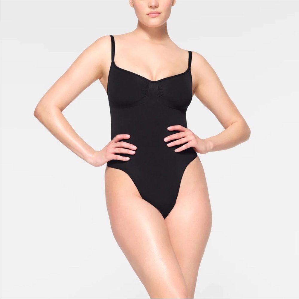 skims scupting bodysuit